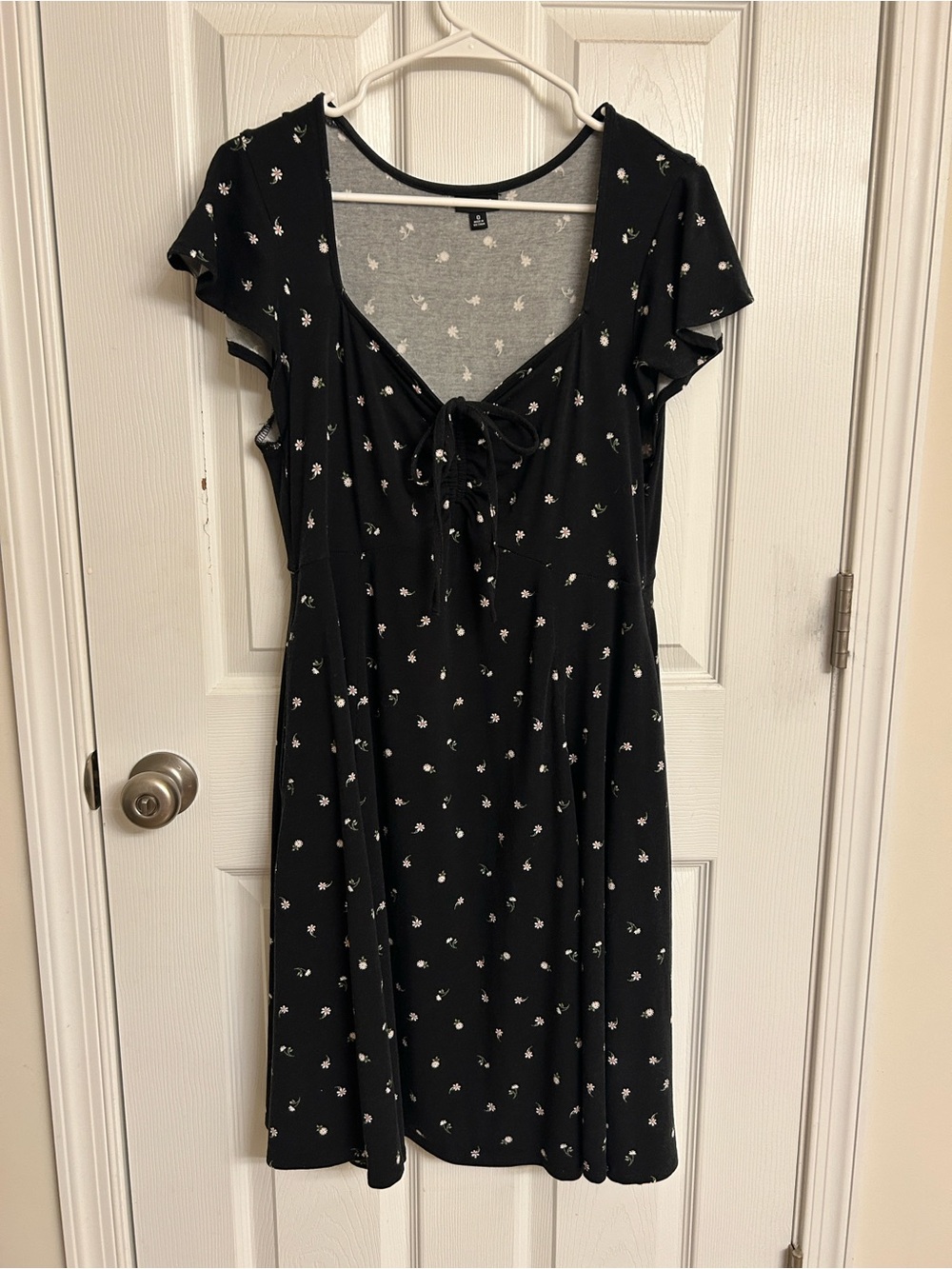torrid Black Floral Tie-Front Women's Mini Dress Pockets Flutter Sleeves Size 12